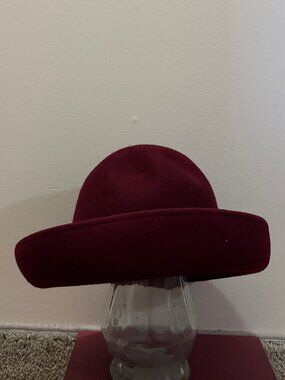 Vintage cranberry red felt hat by Preview Collection